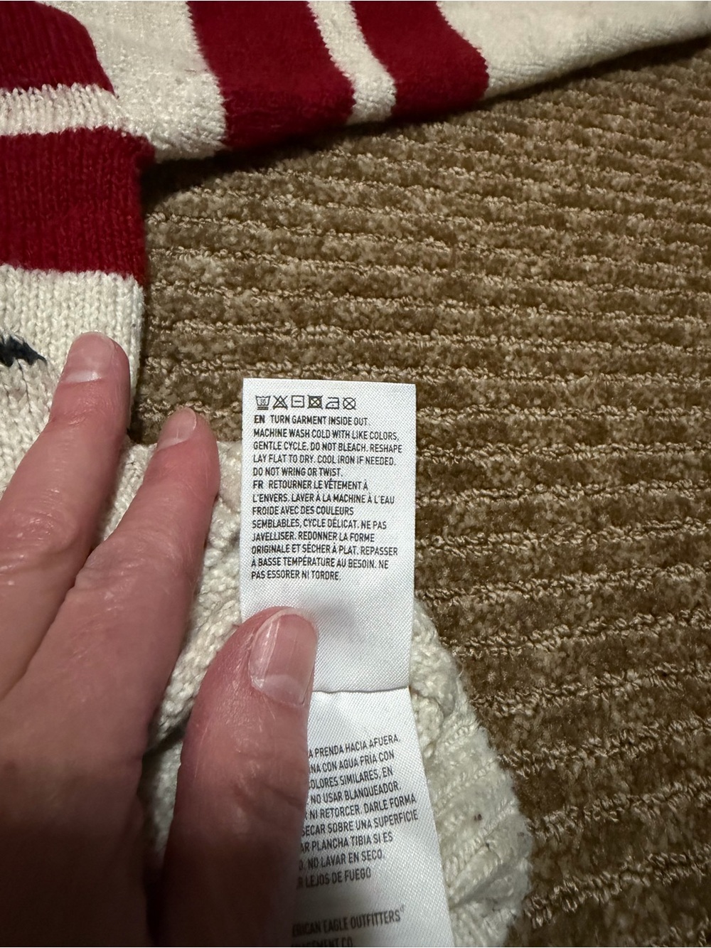 181 American Eagle x Snoopy Cream & Red Graphic Crewneck Sweater - Picture 9 of 10